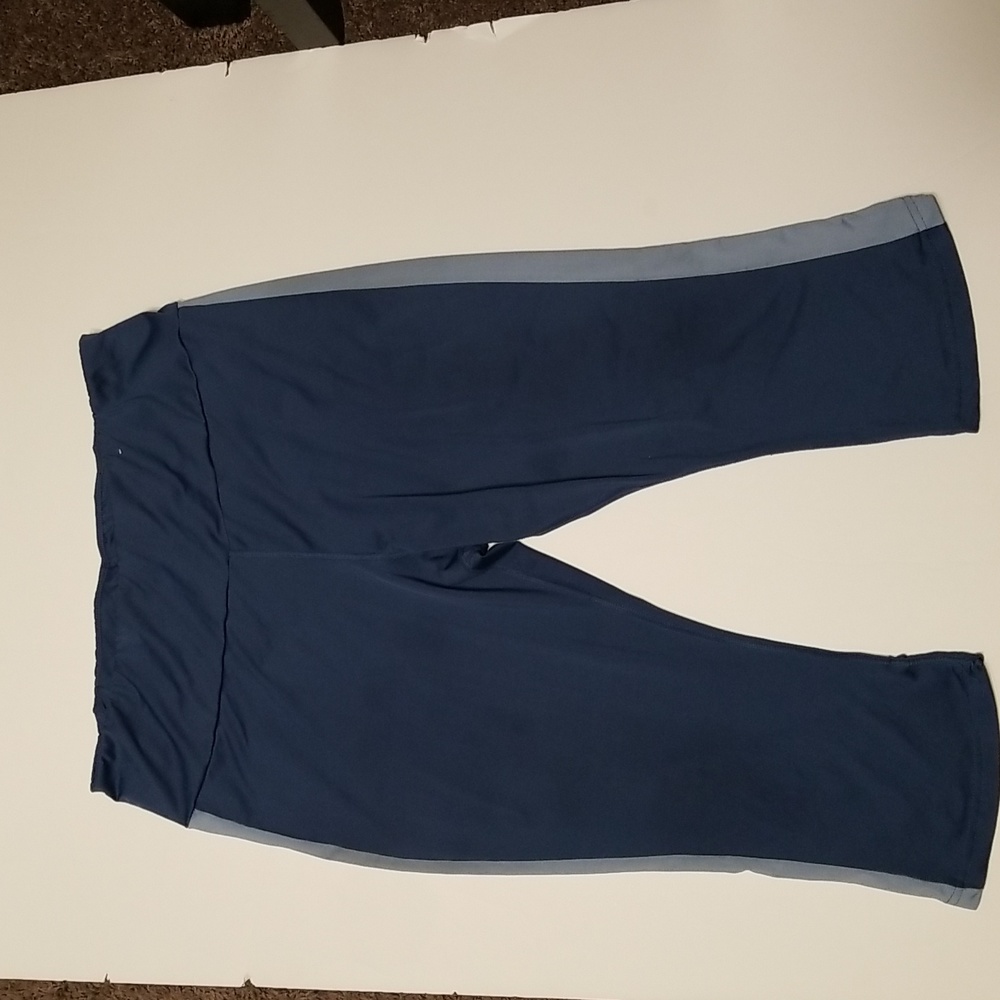Crane XL cropped leggings (16-18) with zippered pocket in back